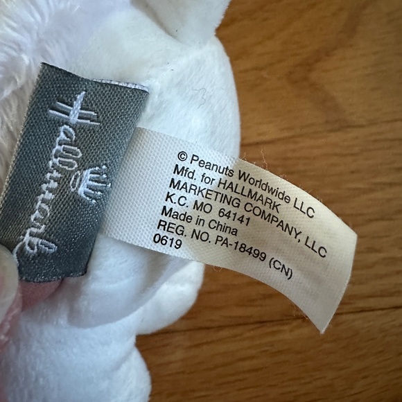 NWT Hallmark PEANUTS SNOOPY Stuffed Toy with Santa Hat and Coat - Picture 8 of 9